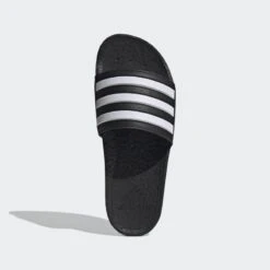 ADIDAS Adilette Boost Badslippers 9 ADIDAS Adilette Boost Badslippers -Quechua Schoenen Verkoopwinkel adilette boost badslippers 2