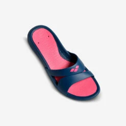 Arena Badslippers Nina Roze/marineblauw -Quechua Schoenen Verkoopwinkel badslippers nina rozemarineblauw 2